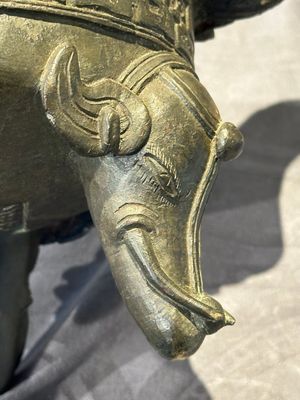 A Chinese bronze 'elephant' tripod censer and cover, Ming — 照片 20