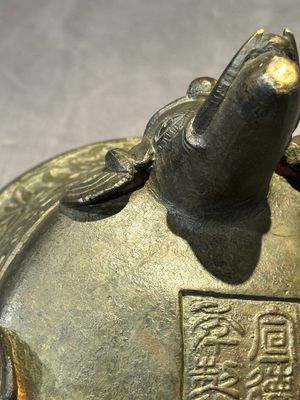 A Chinese bronze 'elephant' tripod censer and cover, Ming — 照片 25
