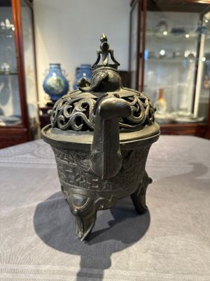 A Chinese bronze 'elephant' tripod censer and cover, Ming — photo 4