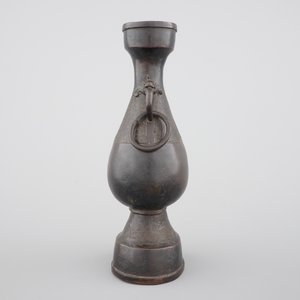 A Chinese bronze elongated bottle-shaped vase, Ming Dynasty — foto 4