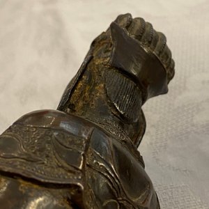 A Chinese bronze figure of a dignitary, Ming — 照片 13