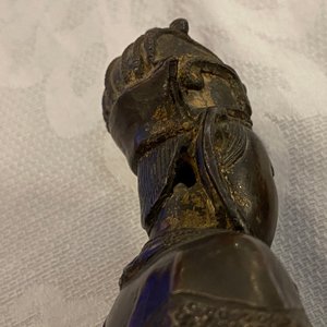 A Chinese bronze figure of a dignitary, Ming — 照片 15