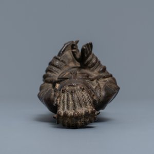 A Chinese bronze figure of a dignitary, Ming — 照片 7