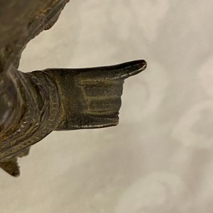 A Chinese bronze figure of a dignitary, Ming — 照片 9