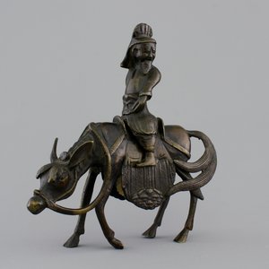 A Chinese bronze figure of a sage on a donkey, 18/19th C — foto 1