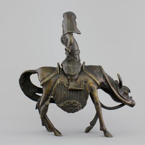 A Chinese bronze figure of a sage on a donkey, 18/19th C — foto 4