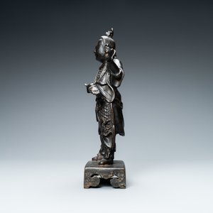 A Chinese bronze figure of a servant, Ming — 照片 3