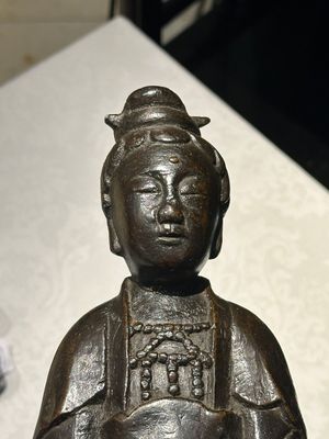 A Chinese bronze figure of a standing Guanyin, Ming — 照片 2