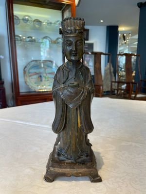 A Chinese bronze figure of an official, Ming — photo 1