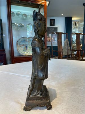 A Chinese bronze figure of an official, Ming — photo 2