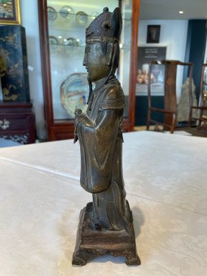 A Chinese bronze figure of an official, Ming — photo 4