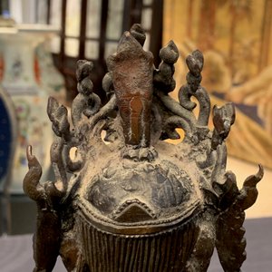 A Chinese bronze figure of Guanyin on a qilin, Ming — photo 16