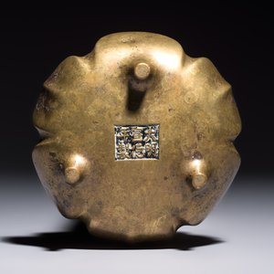 A Chinese bronze flower-shaped tripod censer with handles, Xuande mark, 19th C. — photo 7
