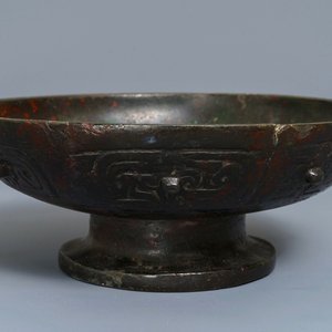 A Chinese bronze footed bowl, Ming — 照片 1