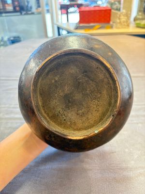 A Chinese bronze garlic-head 'hu' wine vessel, Han — foto 6