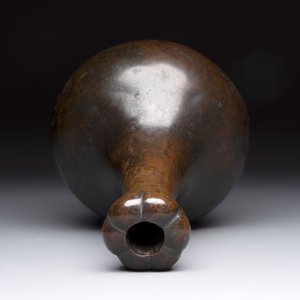 A Chinese bronze garlic-head 'hu' wine vessel, Han — foto 4