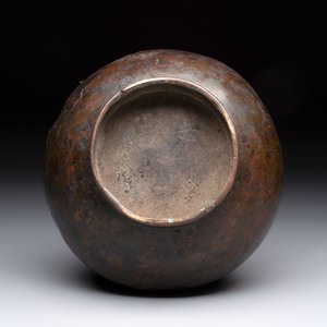 A Chinese bronze garlic-head 'hu' wine vessel, Han — foto 5