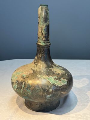 A Chinese bronze 'Garlic Head' wine vessel, 'Hu 壺', Western Han — photo 4