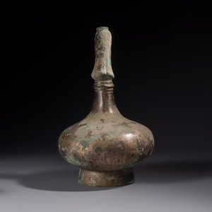 A Chinese bronze 'Garlic Head' wine vessel, 'Hu 壺', Western Han — photo 2