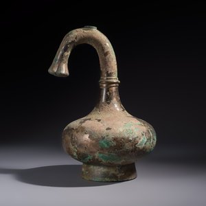A Chinese bronze 'Garlic Head' wine vessel, 'Hu 壺', Western Han — photo 3