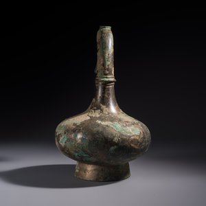 A Chinese bronze 'Garlic Head' wine vessel, 'Hu 壺', Western Han — photo 4