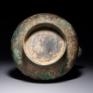 A Chinese bronze 'Garlic Head' wine vessel, 'Hu 壺', Western Han — photo 6