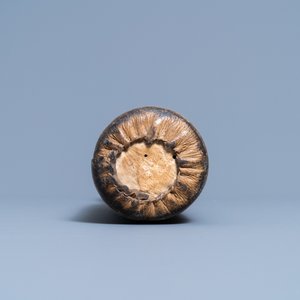 A Chinese bronze gong set in a carved wooden stand, 19th C. — photo 14