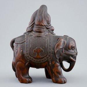 A Chinese bronze group of Guanyin on an elephant, Qing — 照片 4