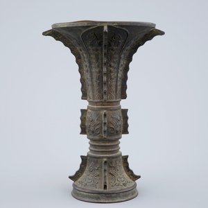 A Chinese bronze gu beaker vase, late Ming Dynasty — 照片 3