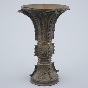 A Chinese bronze gu beaker vase, late Ming Dynasty — 照片 8