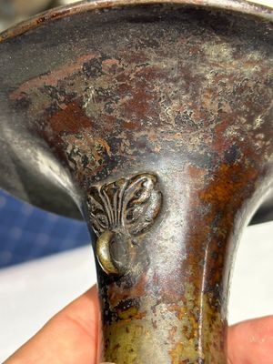A Chinese bronze 'gu' vase and a bronze covered ewer for the Islamic market, Ming — 照片 10