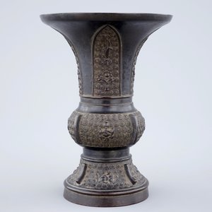 A Chinese bronze gu vase, late Ming Dynasty — photo 2