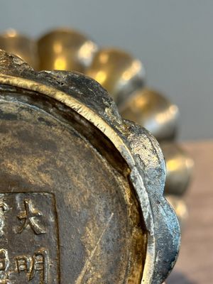 A Chinese bronze 'gu' vase with chilong, Xuande mark, late Ming/early Qing — photo 17