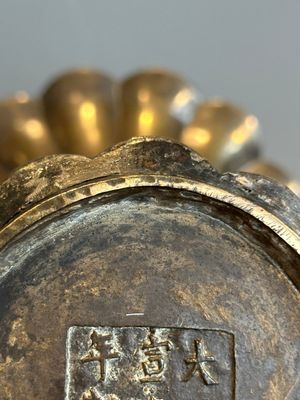 A Chinese bronze 'gu' vase with chilong, Xuande mark, late Ming/early Qing — photo 18