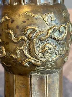 A Chinese bronze 'gu' vase with chilong, Xuande mark, late Ming/early Qing — photo 8