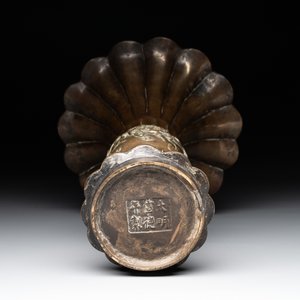 A Chinese bronze 'gu' vase with chilong, Xuande mark, late Ming/early Qing — photo 6