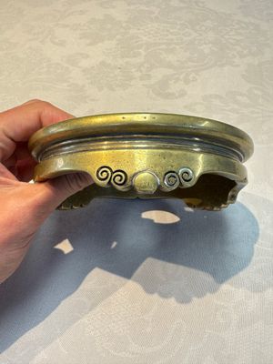 A Chinese bronze handled censer and stand, 17/18th C. — photo 14