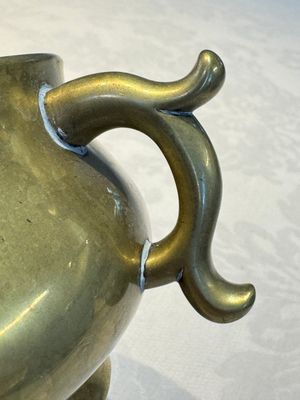 A Chinese bronze handled censer and stand, 17/18th C. — photo 9