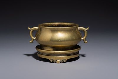 A Chinese bronze handled censer and stand, 17/18th C.