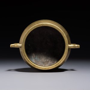 A Chinese bronze handled censer and stand, 17/18th C. — photo 5