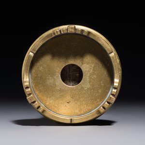 A Chinese bronze handled censer and stand, 17/18th C. — photo 8