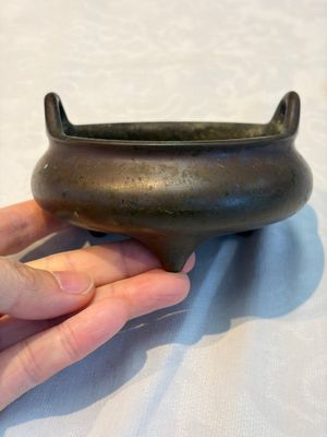 A Chinese bronze handled tripod censer, Yu Tang Jing Wan 玉堂精玩 mark, 17th C. — 照片 1