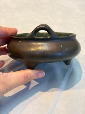 A Chinese bronze handled tripod censer, Yu Tang Jing Wan 玉堂精玩 mark, 17th C. — 照片 4
