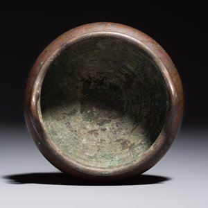 A Chinese bronze handled tripod censer, Yu Tang Jing Wan 玉堂精玩 mark, 17th C. — 照片 6