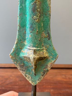 A Chinese bronze horse harness frontlet, Western Zhou — photo 6