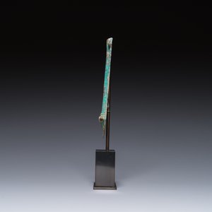 A Chinese bronze horse harness frontlet, Western Zhou — photo 4