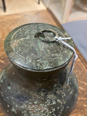 A Chinese bronze 'hu' vase and cover, Han — 照片 5