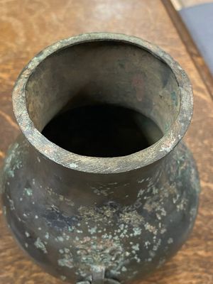 A Chinese bronze 'hu' vase and cover, Han — 照片 9