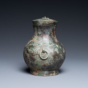 A Chinese bronze 'hu' vase and cover, Han — 照片 4