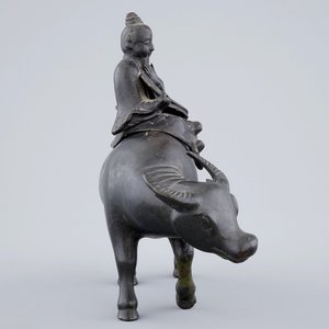 A Chinese bronze incense burner in the shape of a sage riding a buffalo, 19th C. — photo 3
